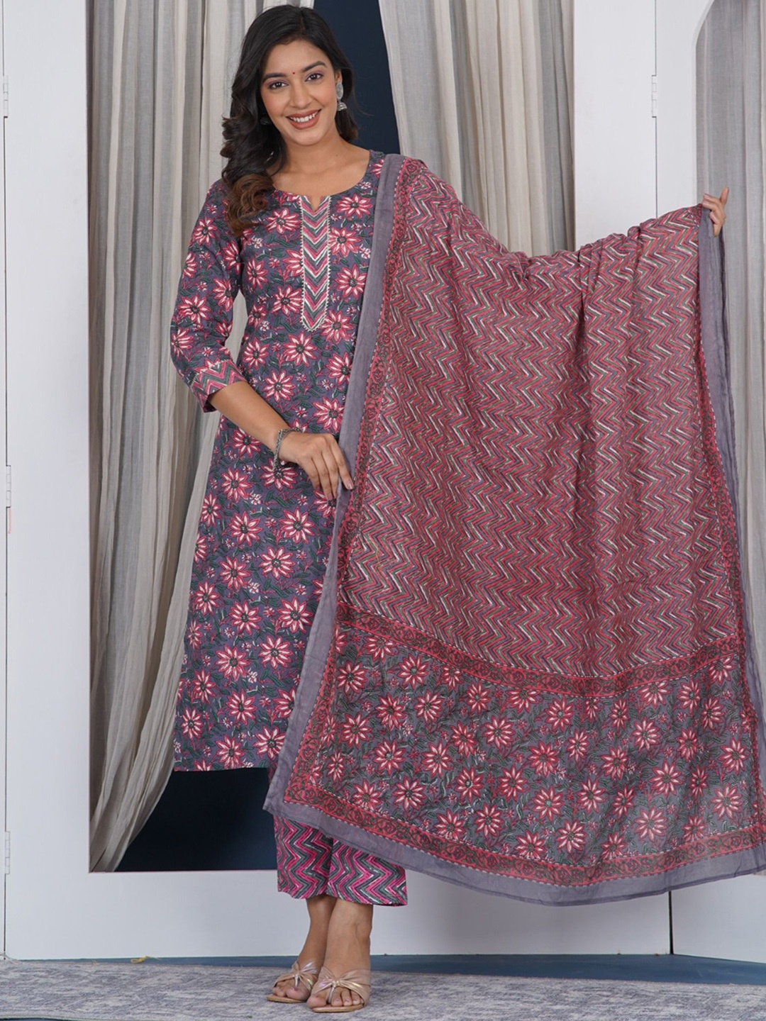 

Prathmikta Women Floral Printed Regular Pure Cotton Kurta with Trousers & With Dupatta, Purple