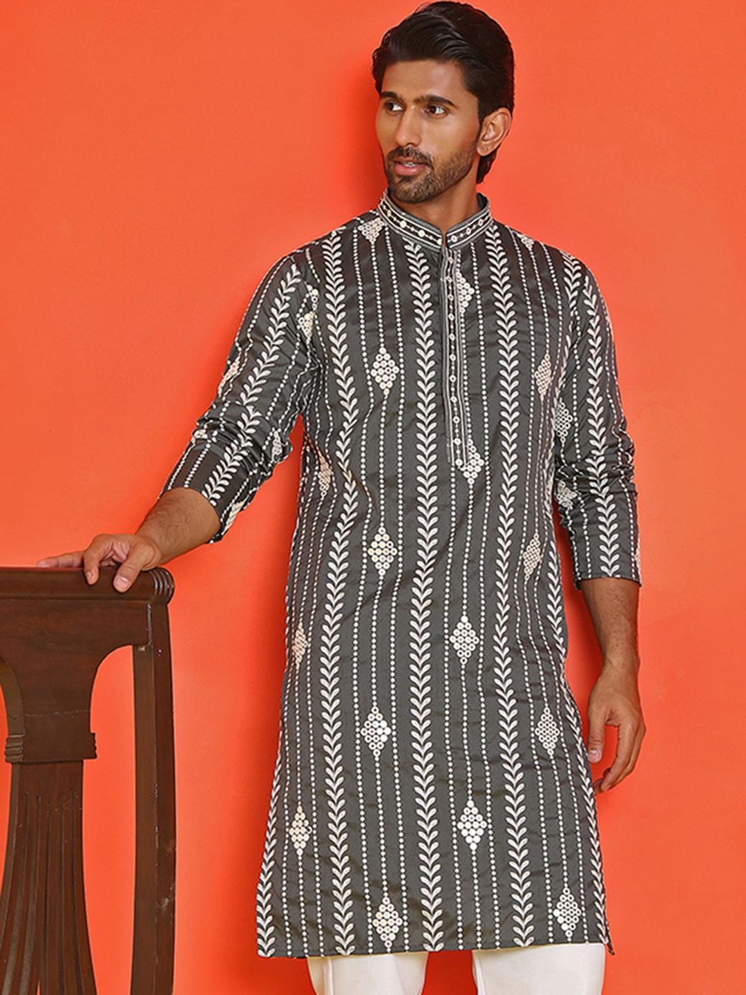 

Jompers Men Geometric Embroidered Mirror Work Kurta, Grey
