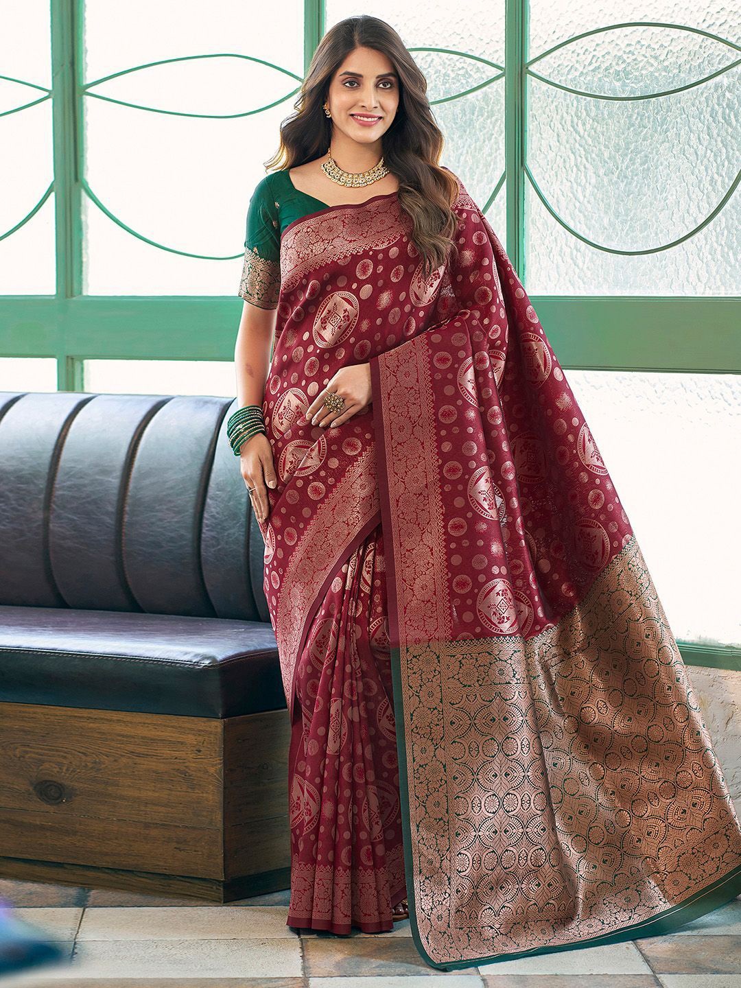 

DIVASTRI Ethnic Motifs Zari Silk Blend Banarasi Saree, Maroon