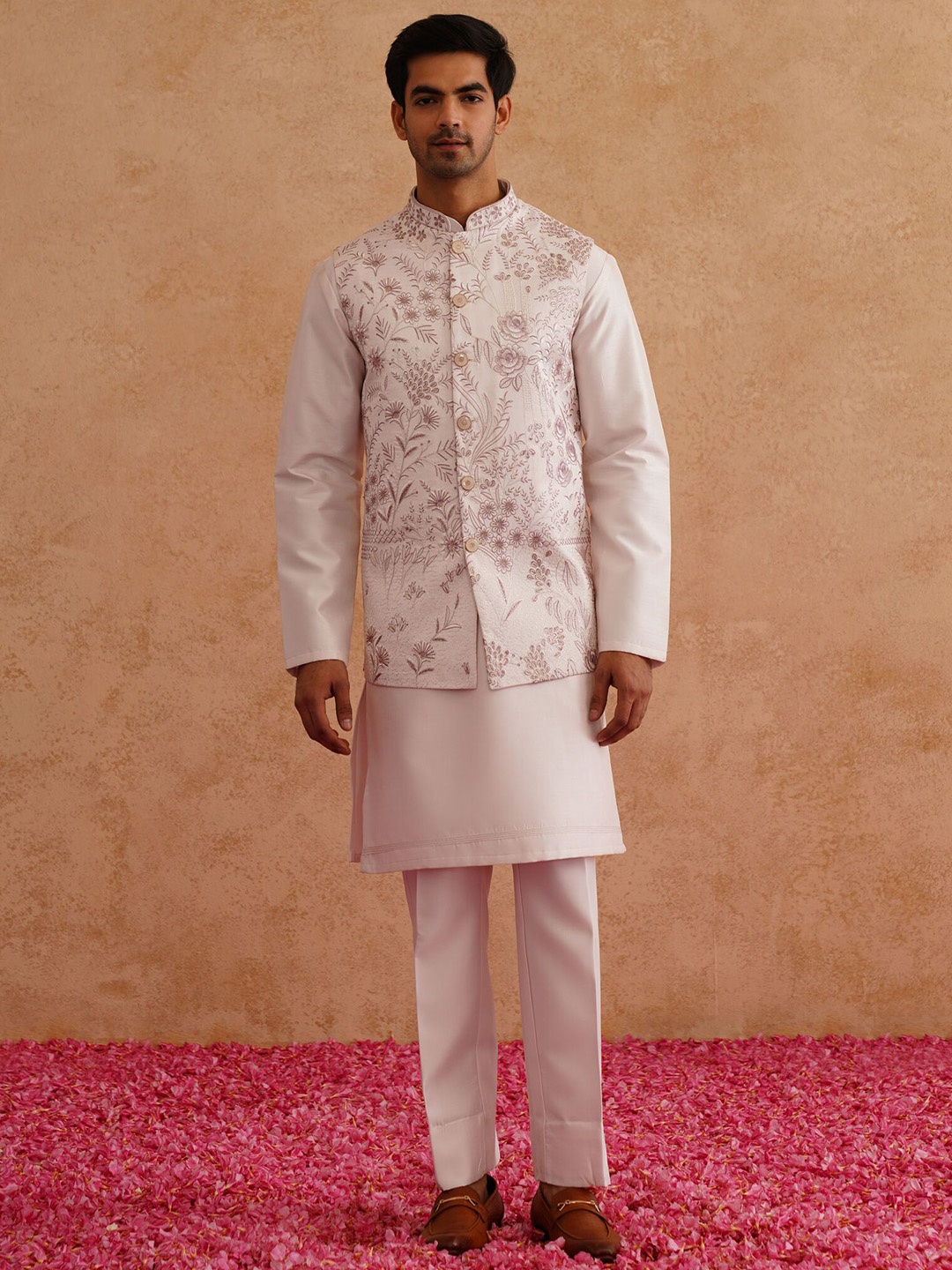 

Denis Parkar Men Floral Embroidered Regular Thread Work Kurta with Trousers, Pink