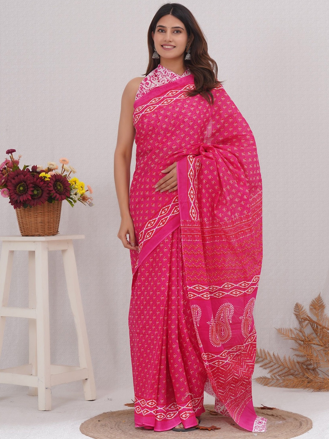 

Vanedik Floral Pure Cotton Block Print Saree, Pink
