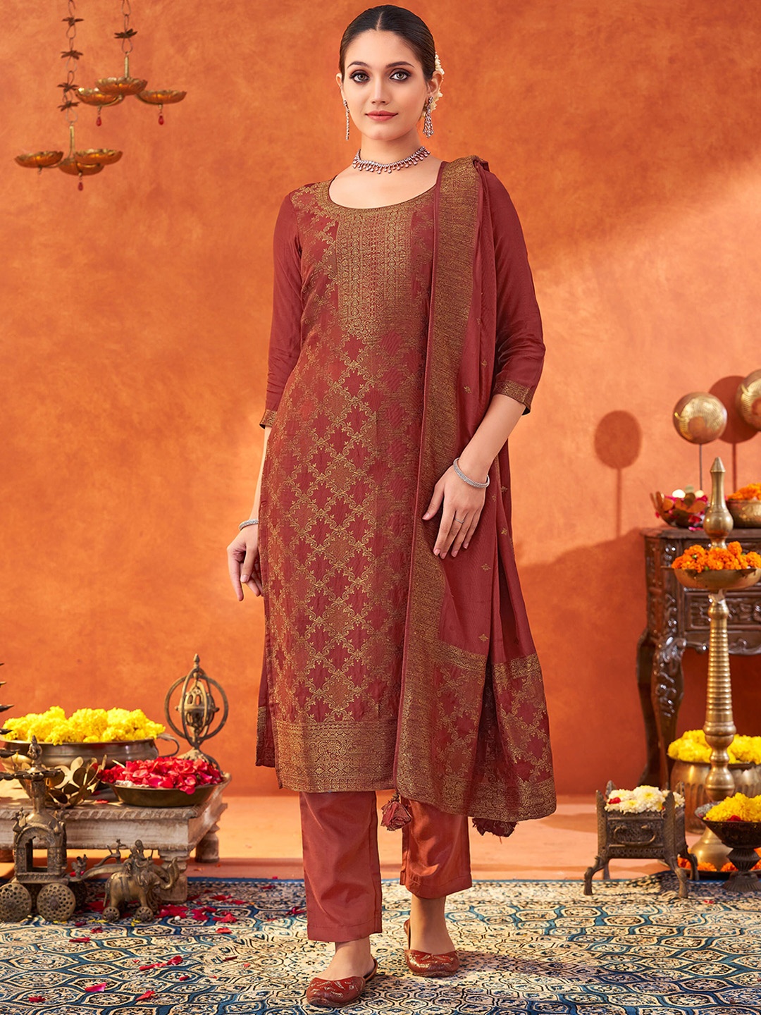 

Fourleaf Women Regular Pure Silk Kurta with Trousers & With Dupatta, Maroon