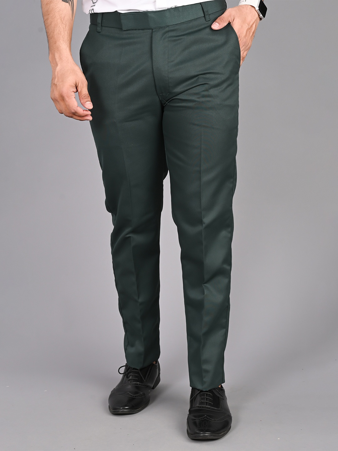 

encore by INVICTUS Men Pleated Trousers, Green