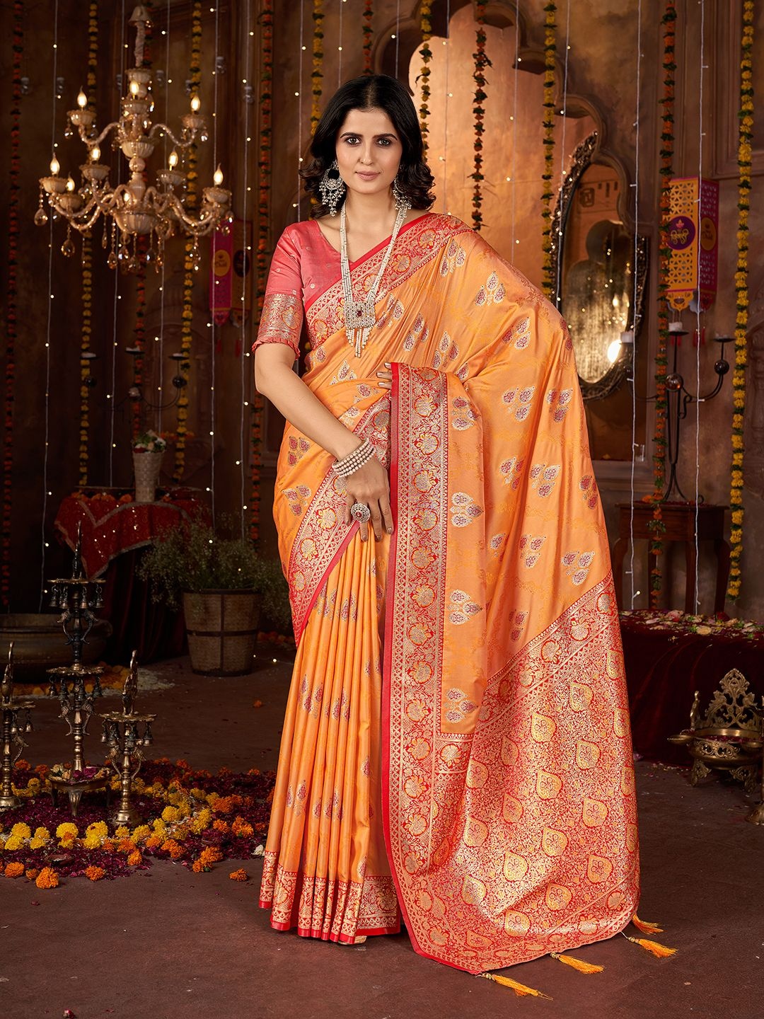 

DIVASTRI Woven Design Zari Silk Blend Kanjeevaram Saree, Orange