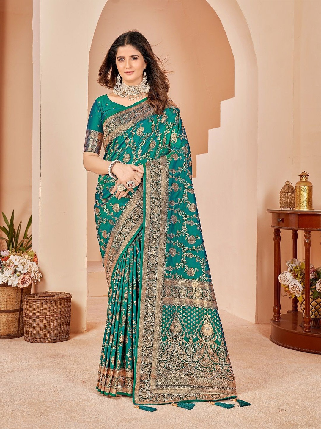 

DIVASTRI Woven Design Zari Silk Blend Kanjeevaram Saree, Green