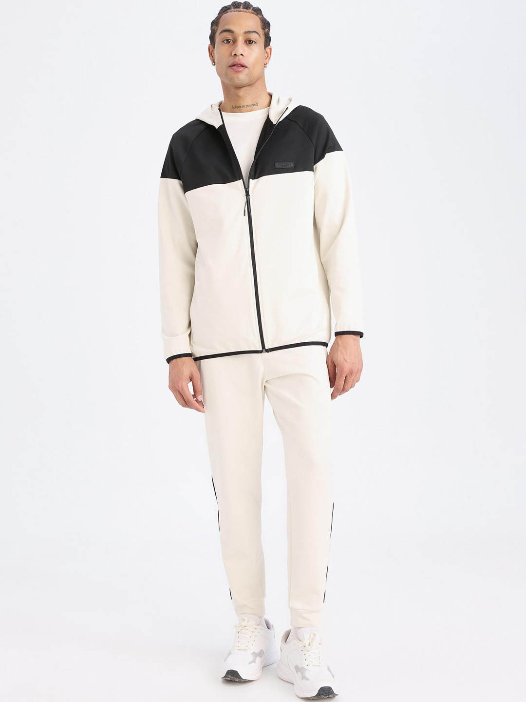 

DeFacto Men Trousers, Na