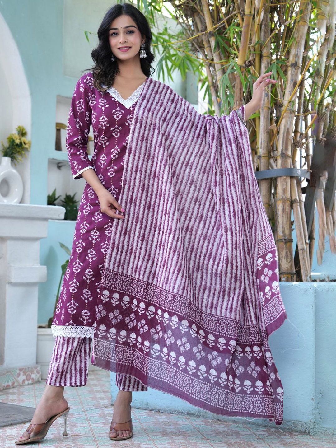 

SINGNI Women Floral Printed Regular Pure Cotton Kurta with Trousers & With Dupatta, Purple