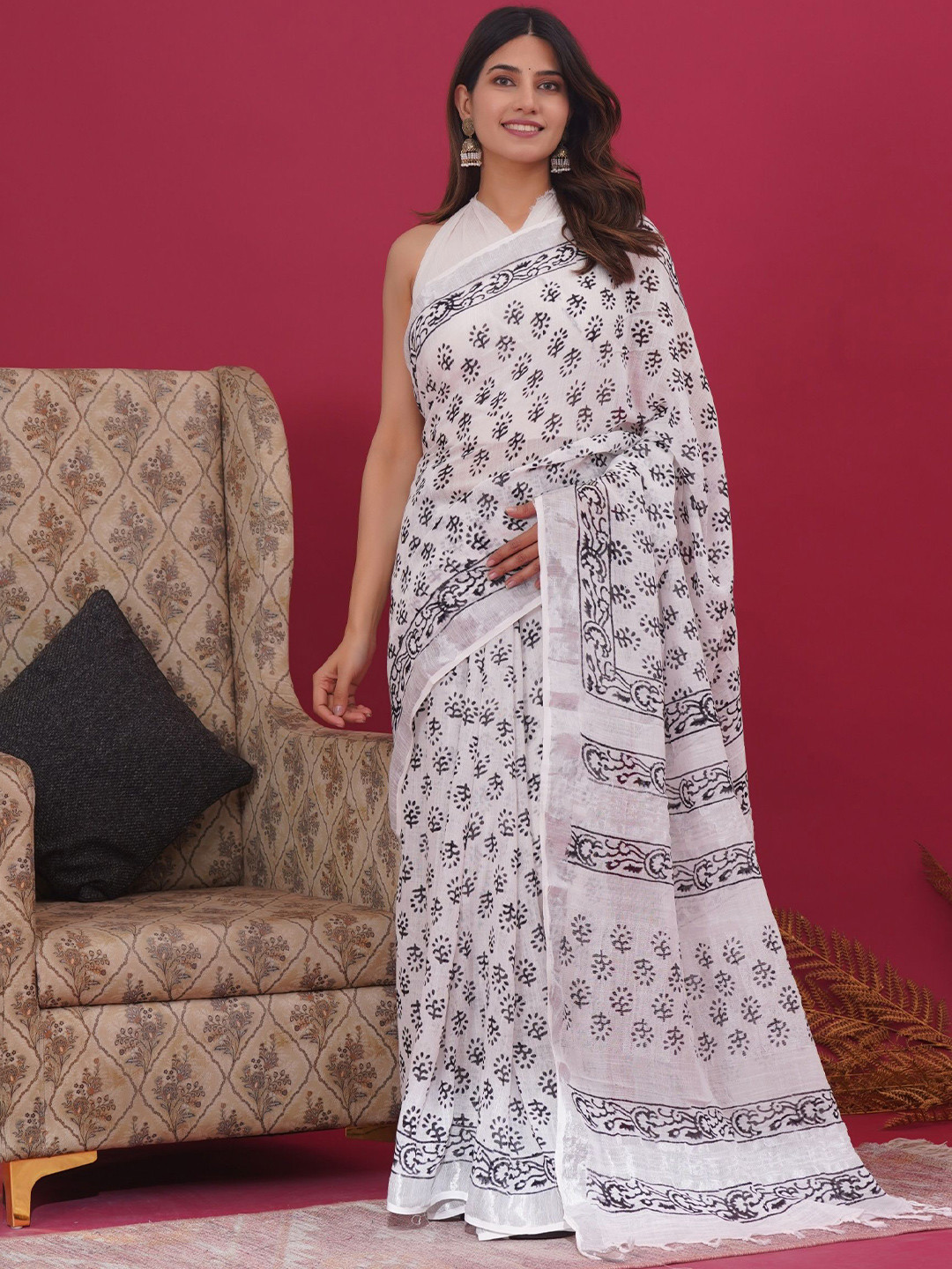 

Vanedik Floral Zari Linen Blend Block Print Saree, White
