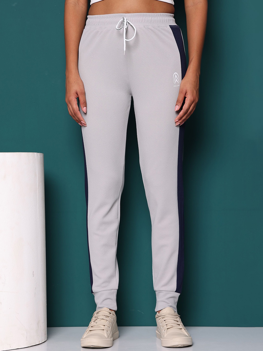 

Zicada Women Colourblocked Skinny Fit Trousers, Grey
