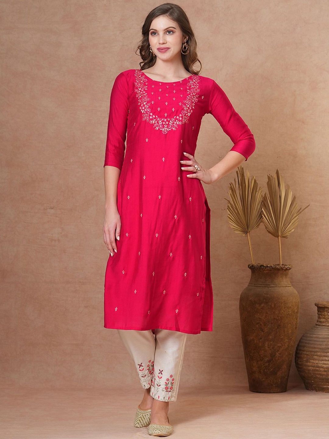 

FASHOR Women Floral Embroidered Thread Work Kurta, Pink