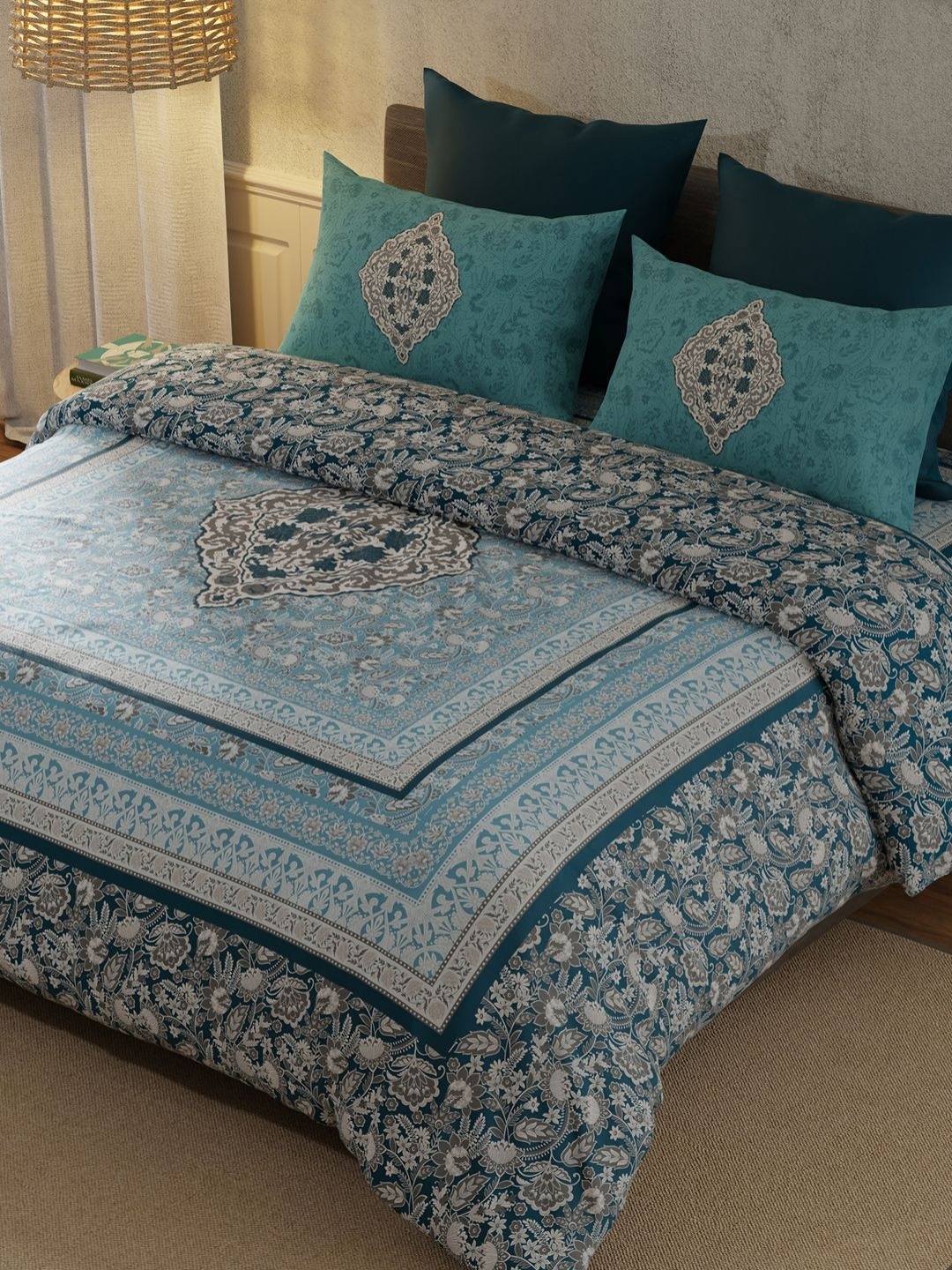 

BELLA CASA Blue & White Ethnic Motifs 210 TC King Bedsheet with 2 Pillow Covers