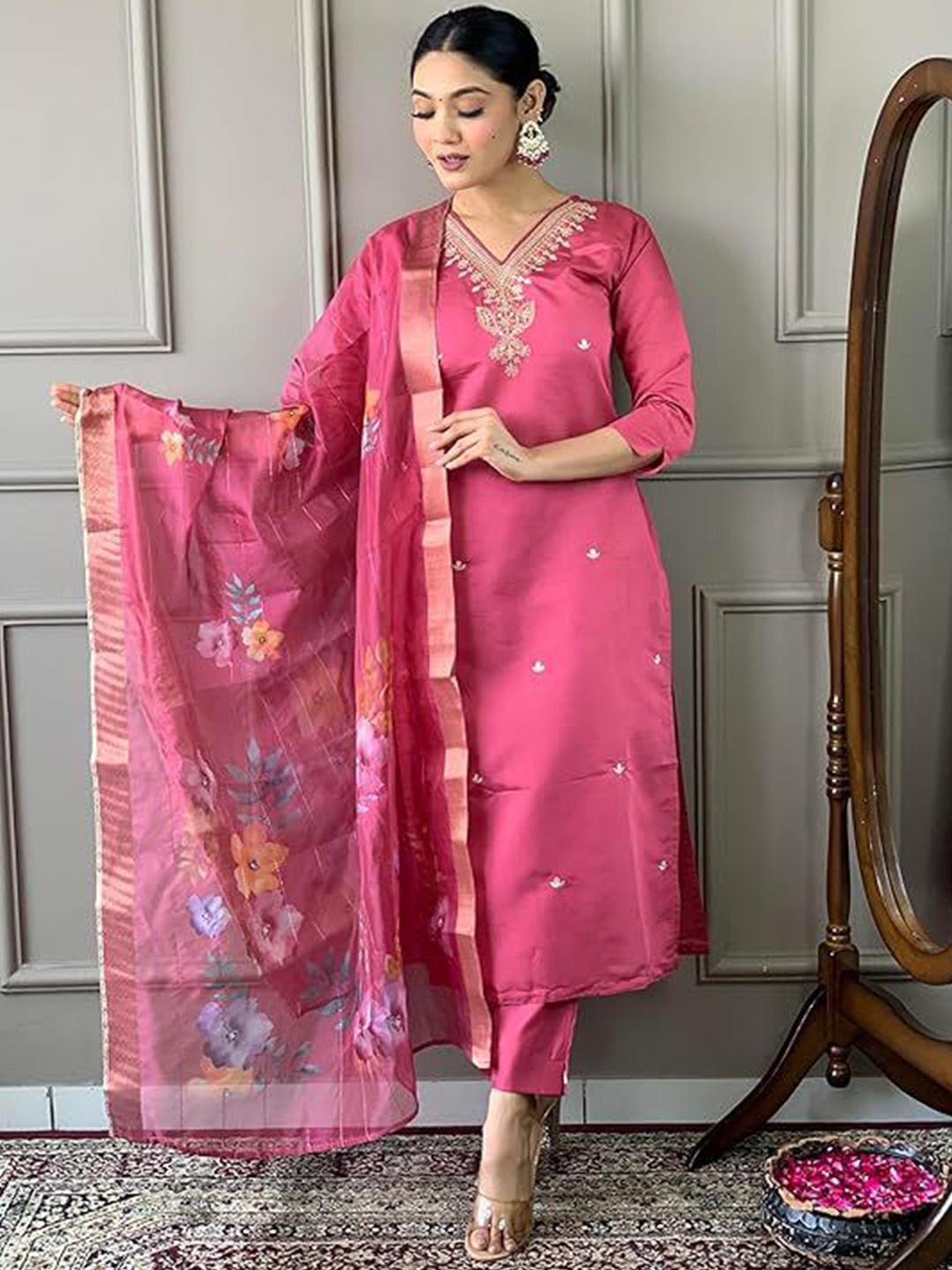 

Piludi Women Ethnic Motifs Embroidered Regular Kurta with Trousers & With Dupatta, Pink