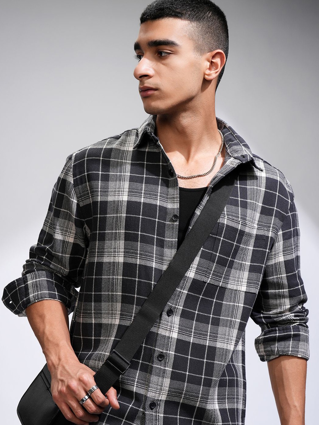 

HIGHLANDER Men Comfort Opaque Checked Casual Shirt, Black
