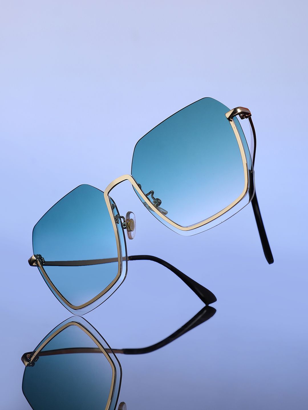 

HAUTE SAUCE by Campus Sutra Women Oversized Sunglasses with Polarised Lens, Blue