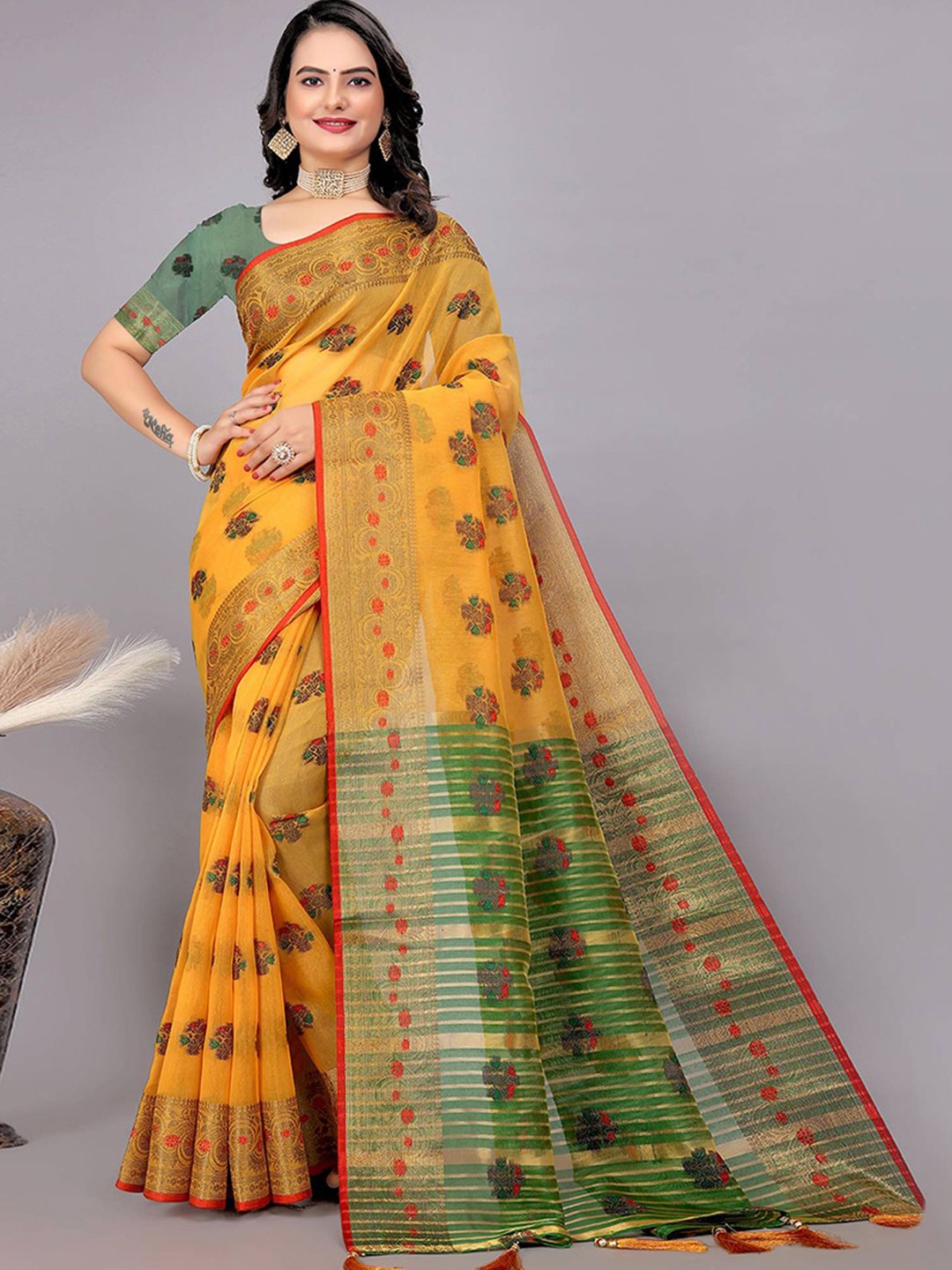 

Peachmode Floral Zari Silk Cotton Saree, Yellow
