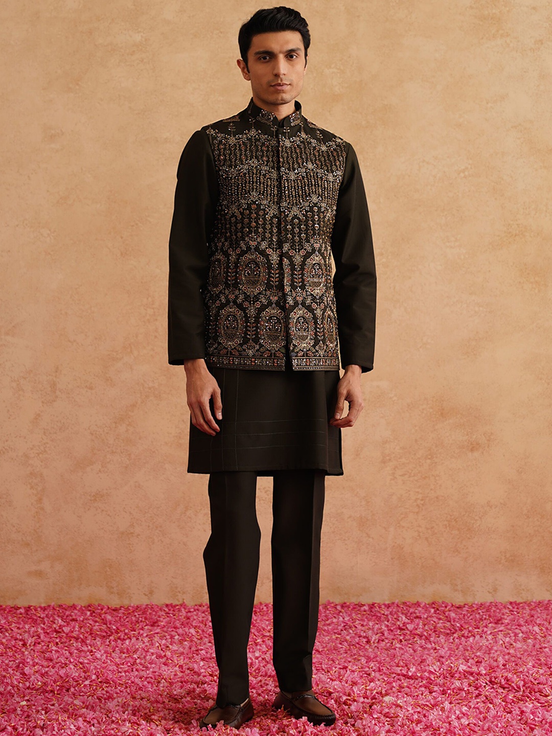 

Denis Parkar Men Floral Embroidered Regular Thread Work Kurta with Trousers, Olive