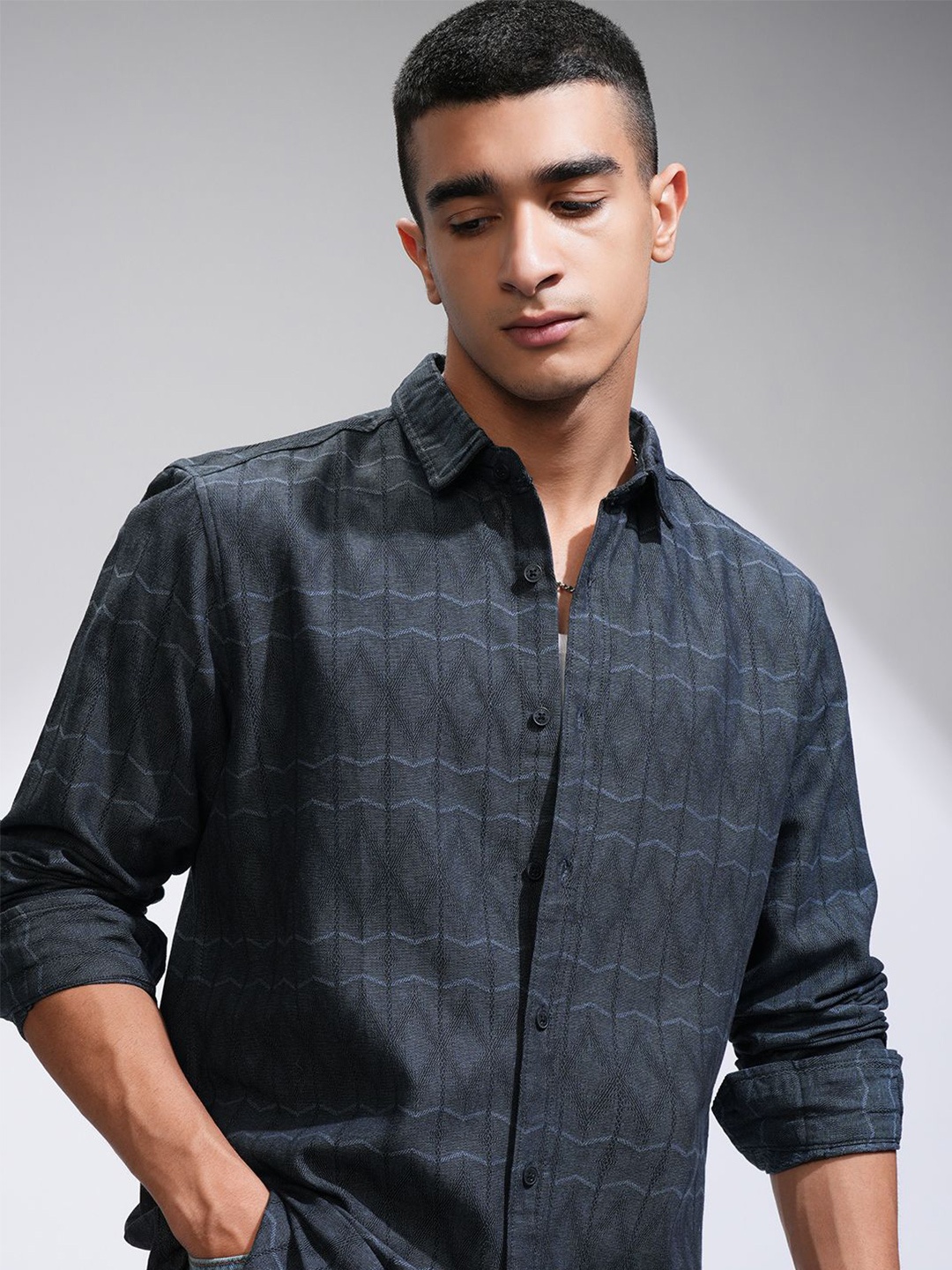 

HIGHLANDER Men Comfort Slim Fit Chevron Opaque Printed Casual Shirt, Navy blue