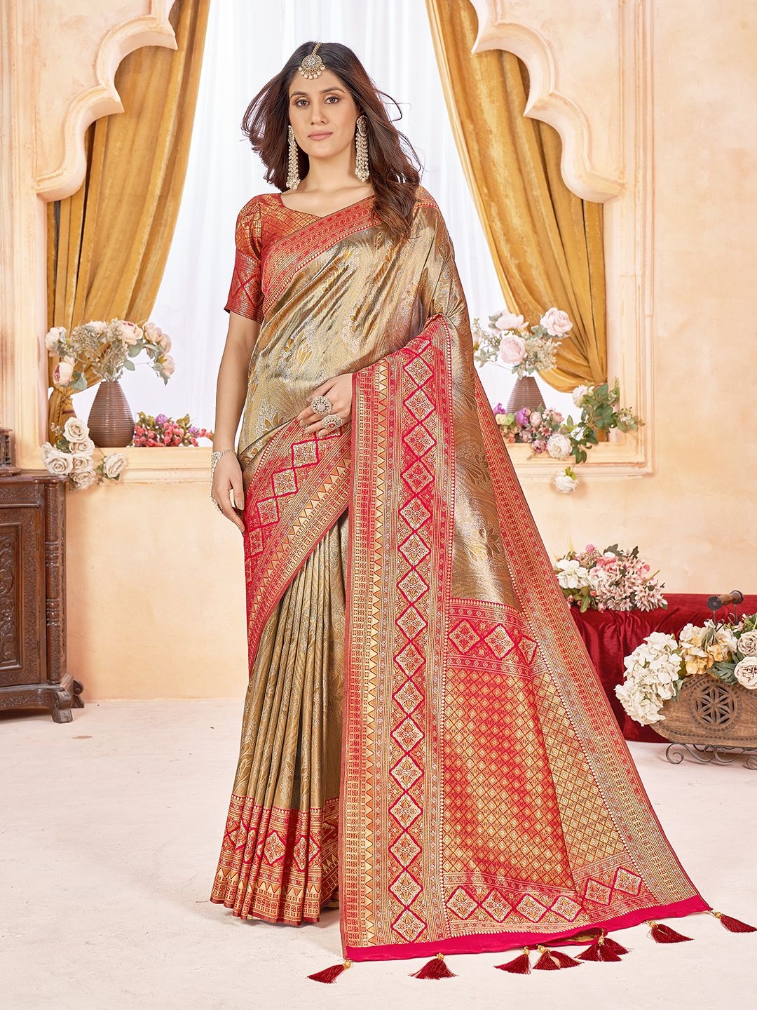 

DIVASTRI Woven Design Zari Silk Blend Kanjeevaram Saree, Cream