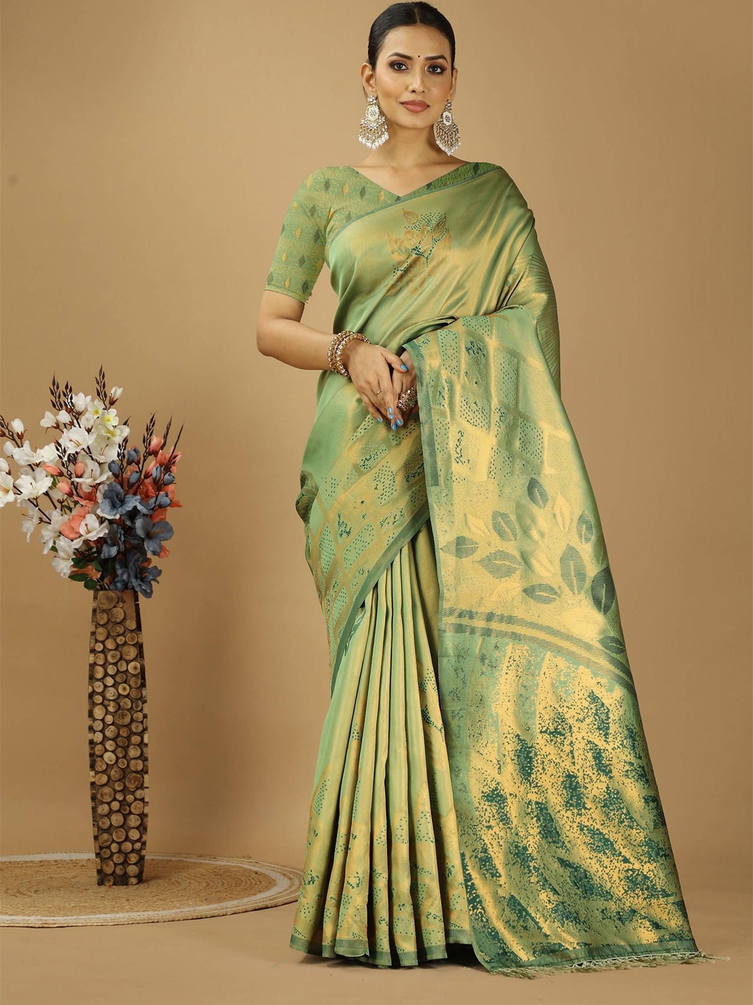 

HERE&NOW Woven Design Silk Blend Banarasi Saree, Green