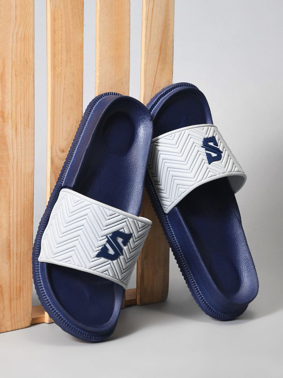 

Slipover Men Printed Sliders, Grey