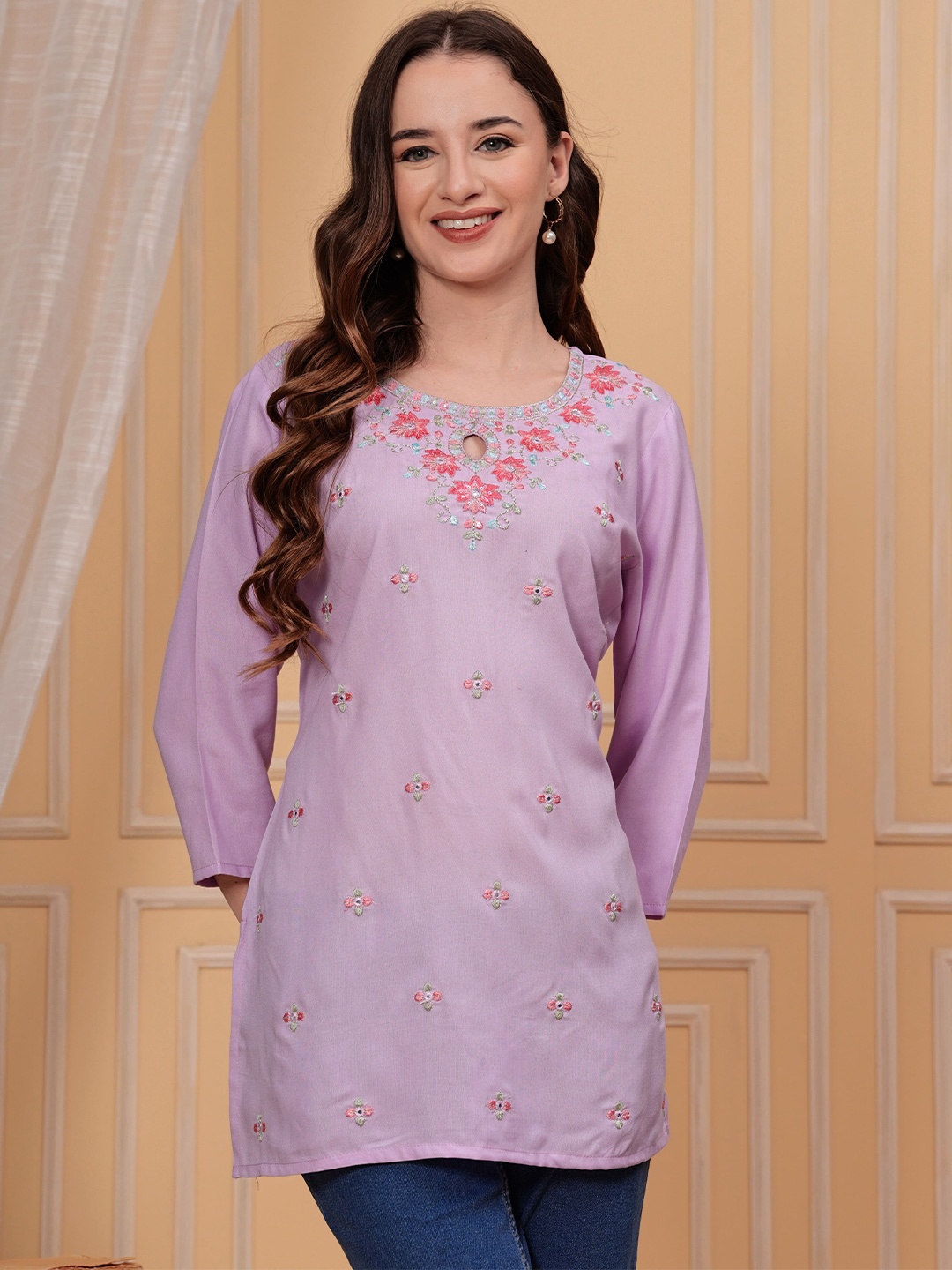 

ALEXEY JAY Women Embroidered Kurta, Lavender