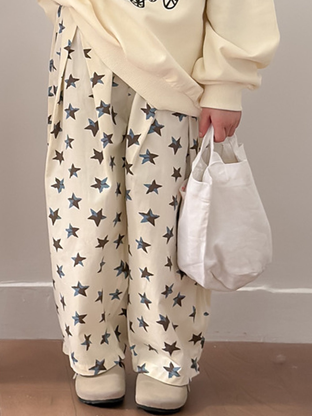 

LULU & SKY Girls Printed Loose Fit High-Rise Trousers, Beige