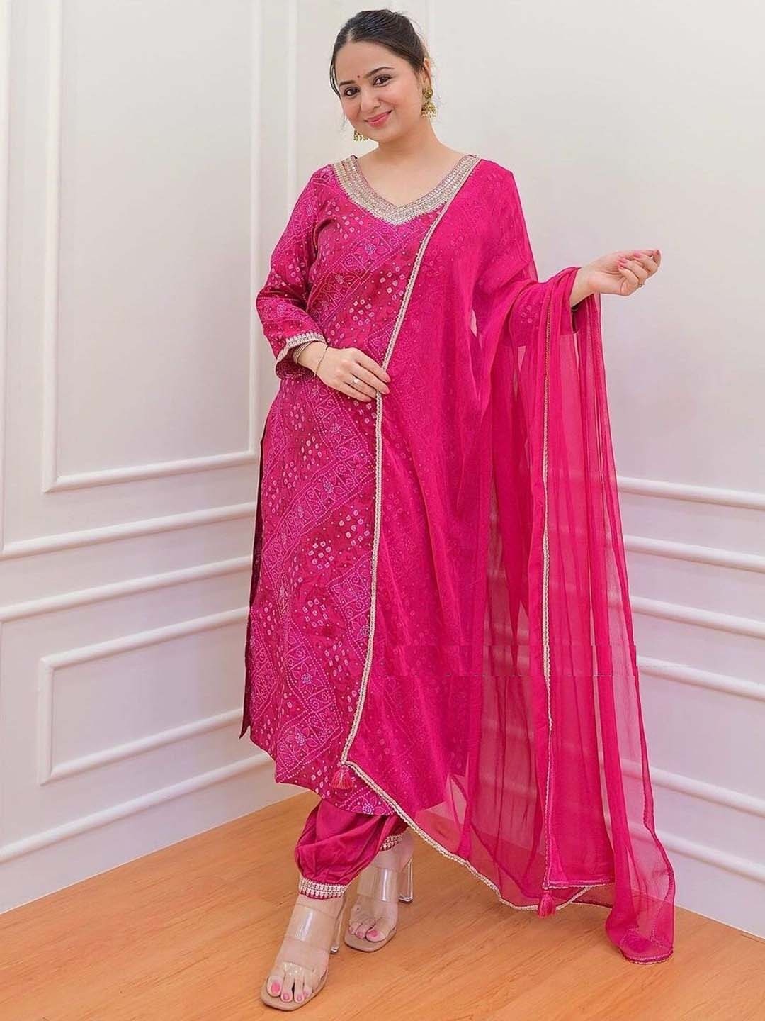 

Piludi Women Bandhani Embroidered Regular Kurta with Trousers & With Dupatta, Pink