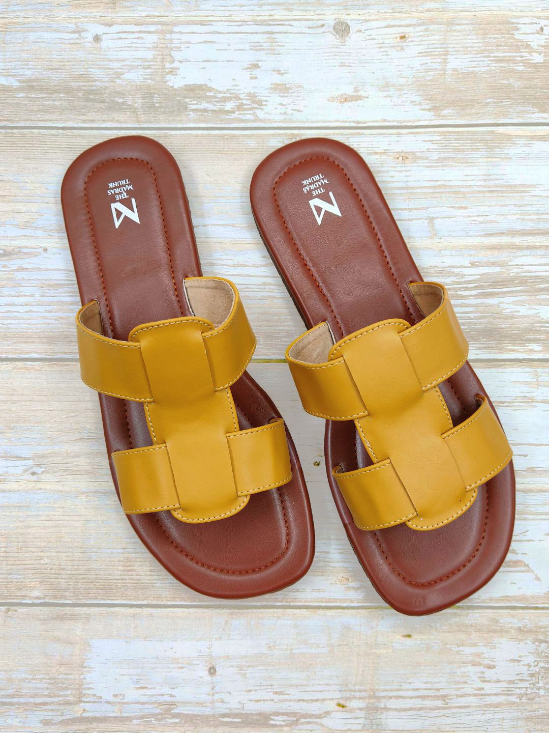 

THE MADRAS TRUNK Men Open Toe Flats, Brown