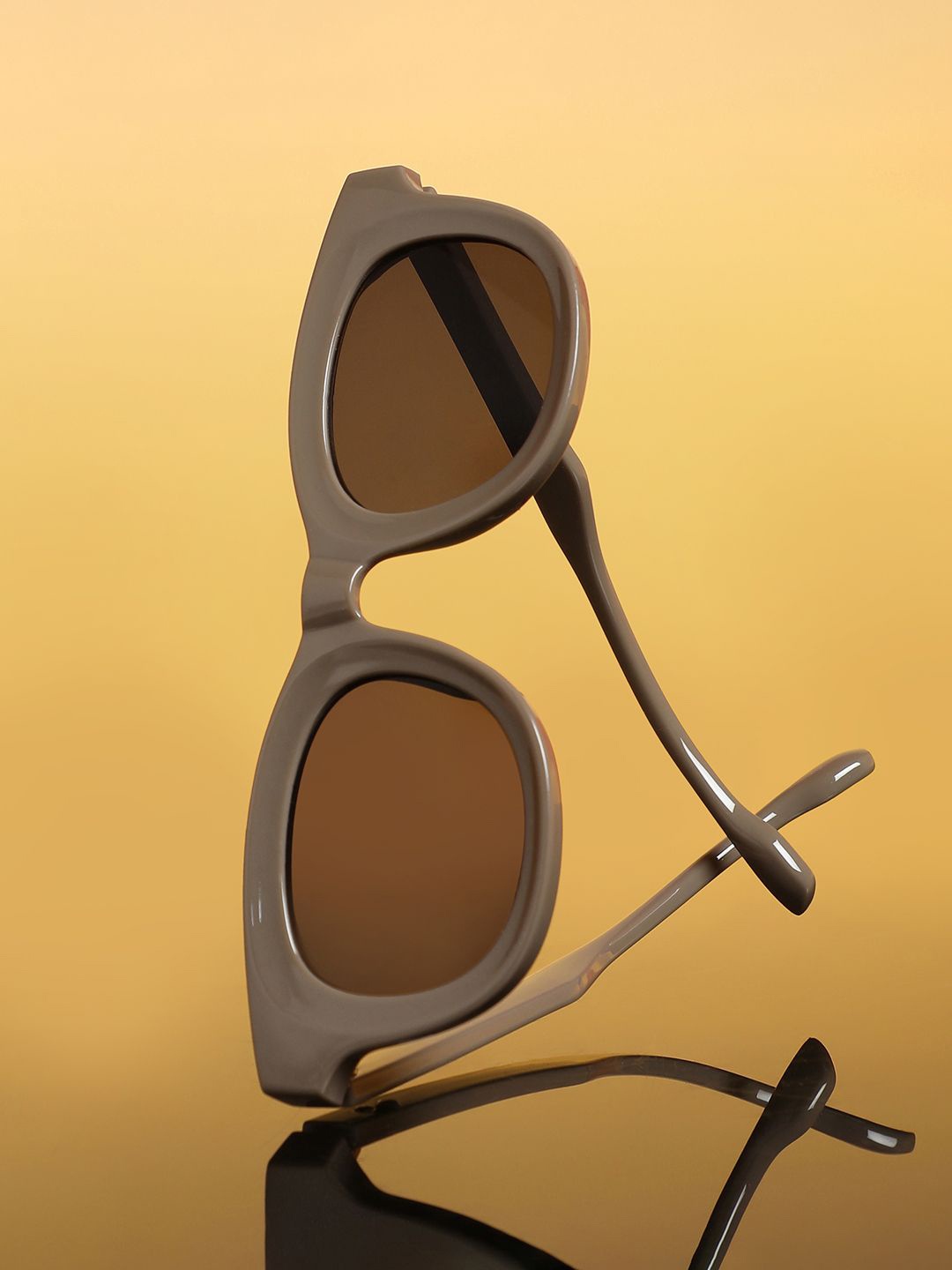

HAUTE SAUCE by Campus Sutra Women Wayfarer Sunglasses with Polarised Lens, Brown