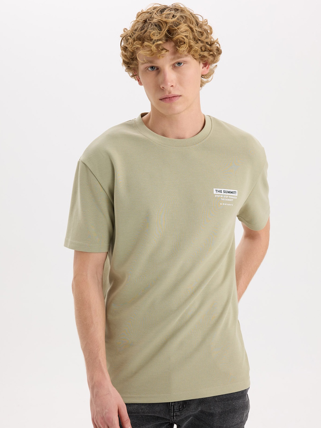 

DeFacto Men Drop-Shoulder Sleeves Pockets T-shirt, Na