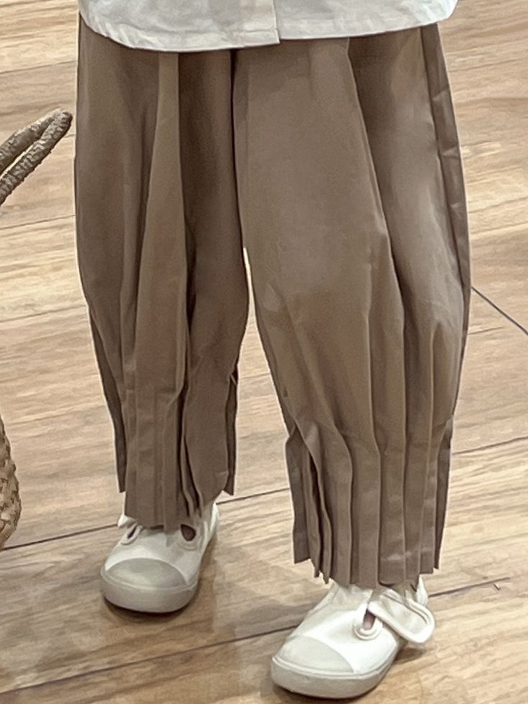 

LULU & SKY Girls Loose Fit High-Rise Trousers, Brown