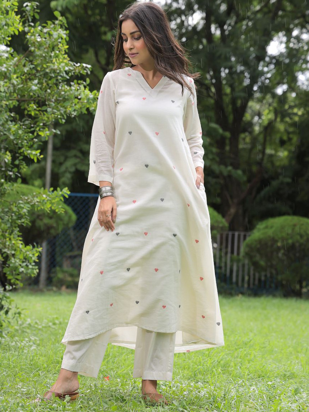 

Sutra Art of Clothing Women Regular Pure Cotton Kurta with Trousers, Off white