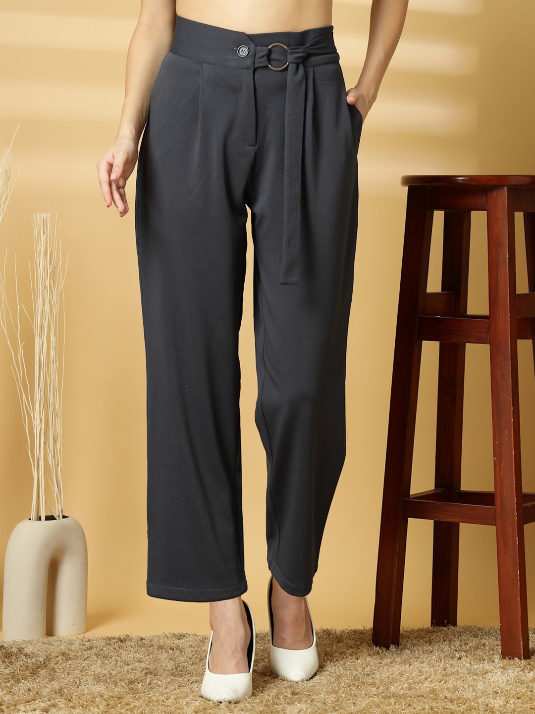 

Chemistry Women Relaxed Pleated Trousers, Grey