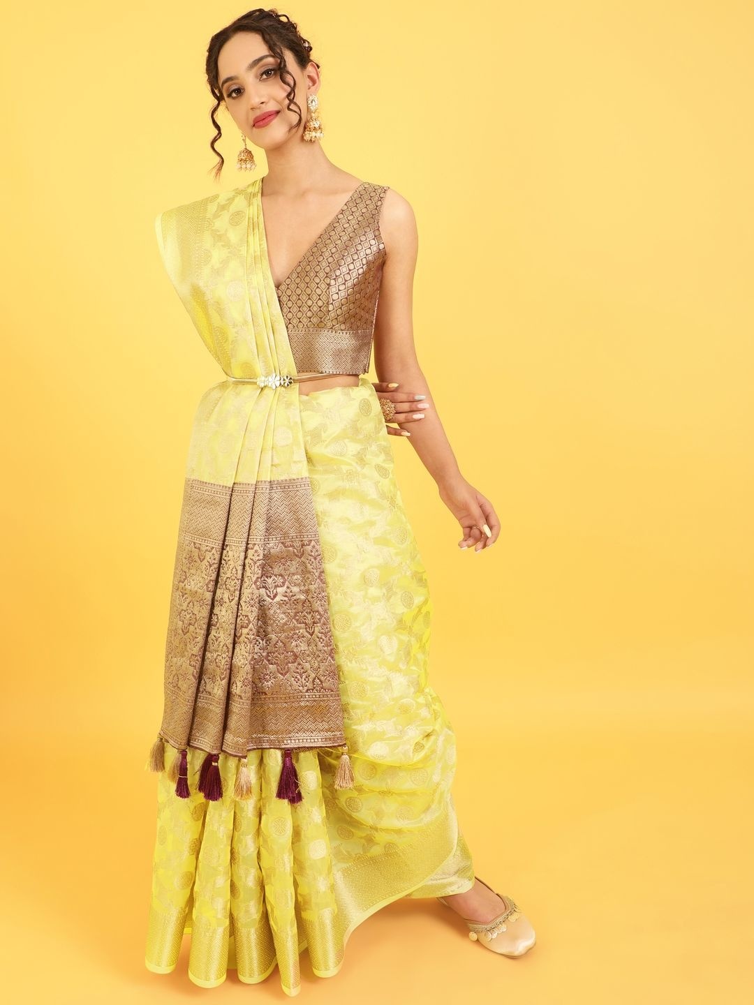 

Suha Woven Design Zari Art Silk Saree, Yellow