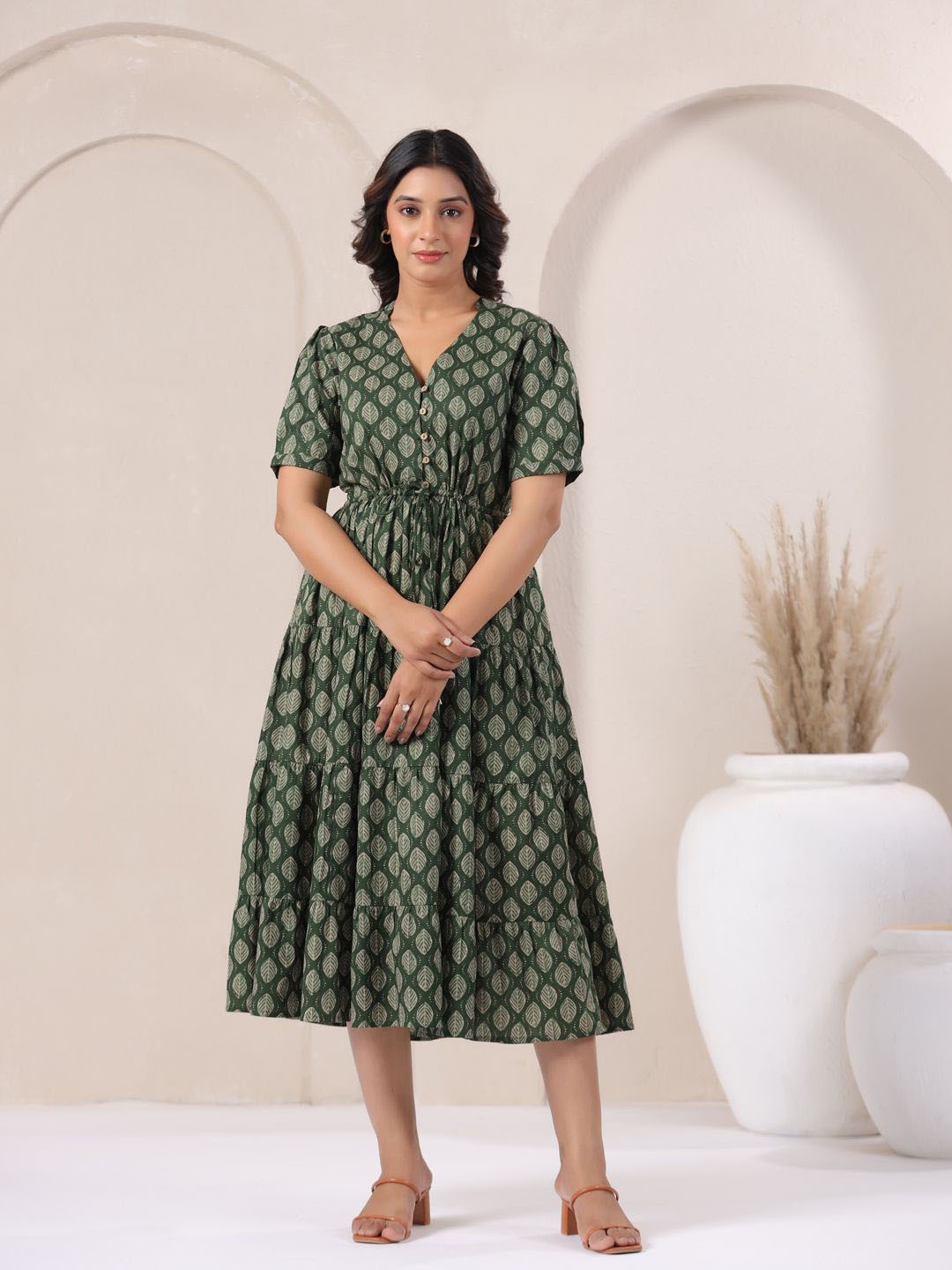 

Zenava by Myntra Leaf Buti print Puff Sleeve Fit & Flare Maxi Dress, Green