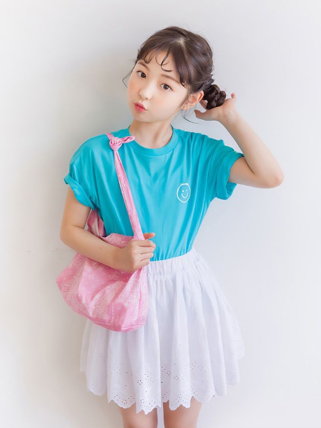 

LULU & SKY Girls Striped V-Neck Extended Sleeves Applique T-shirt, Blue