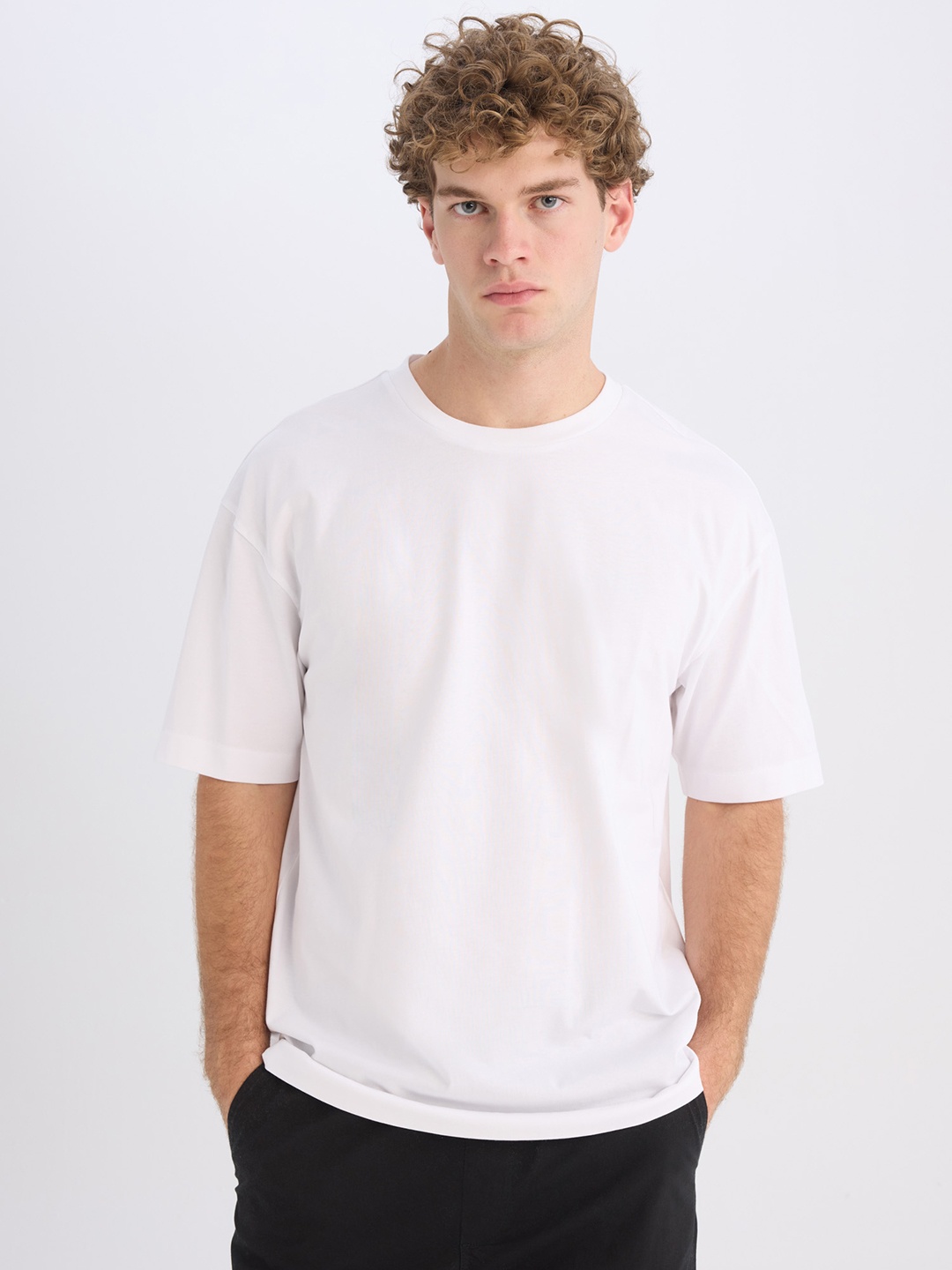 

DeFacto Men Raw Edge T-shirt, Na