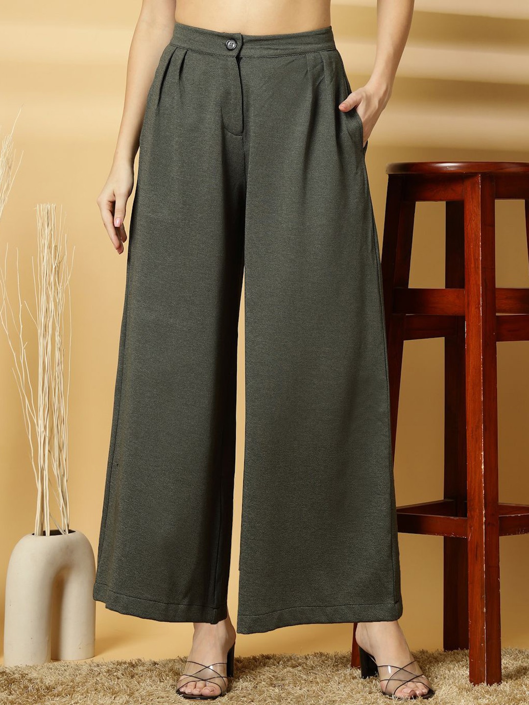 

Chemistry Women Relaxed Pleated Trousers, Green