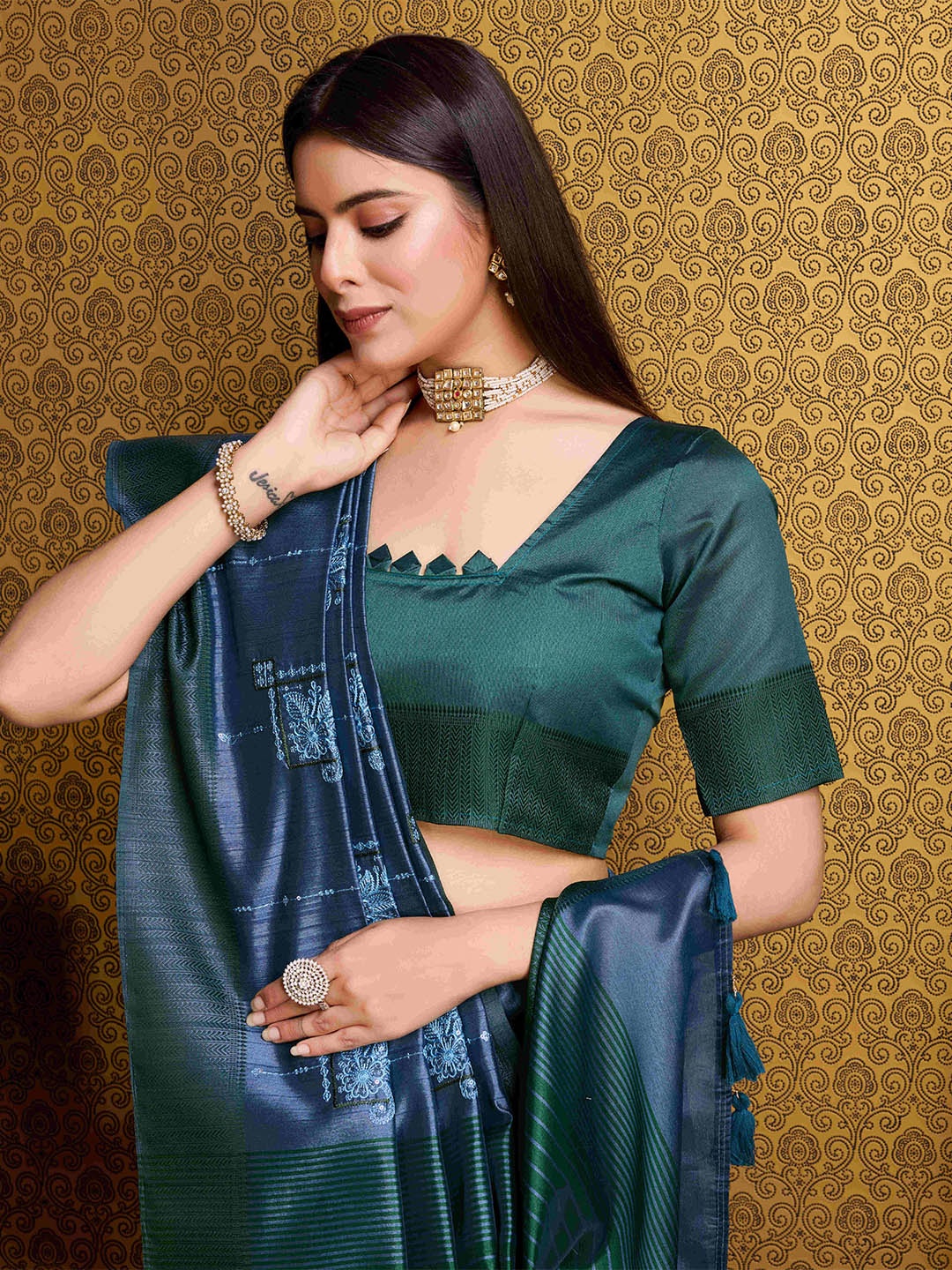 

DIVASTRI Ethnic Motifs Embroidered Silk Blend Banarasi Saree, Blue