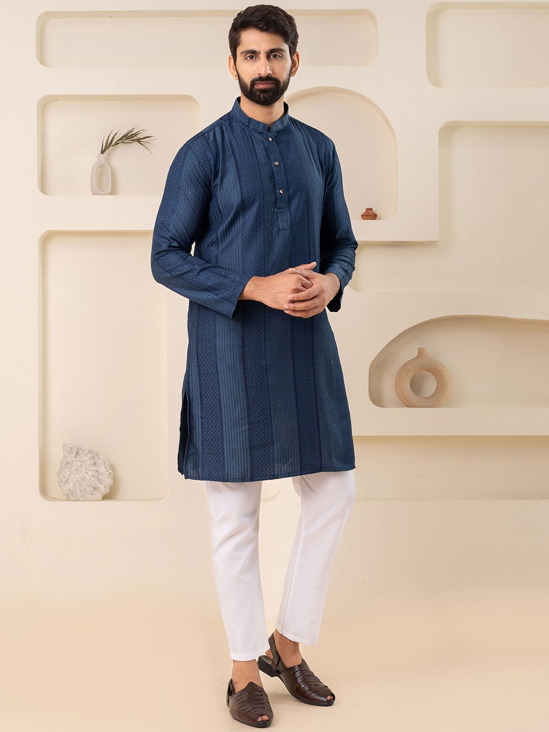 

Shiv Leela Men Embroidered Sequinned Kurta, Navy blue
