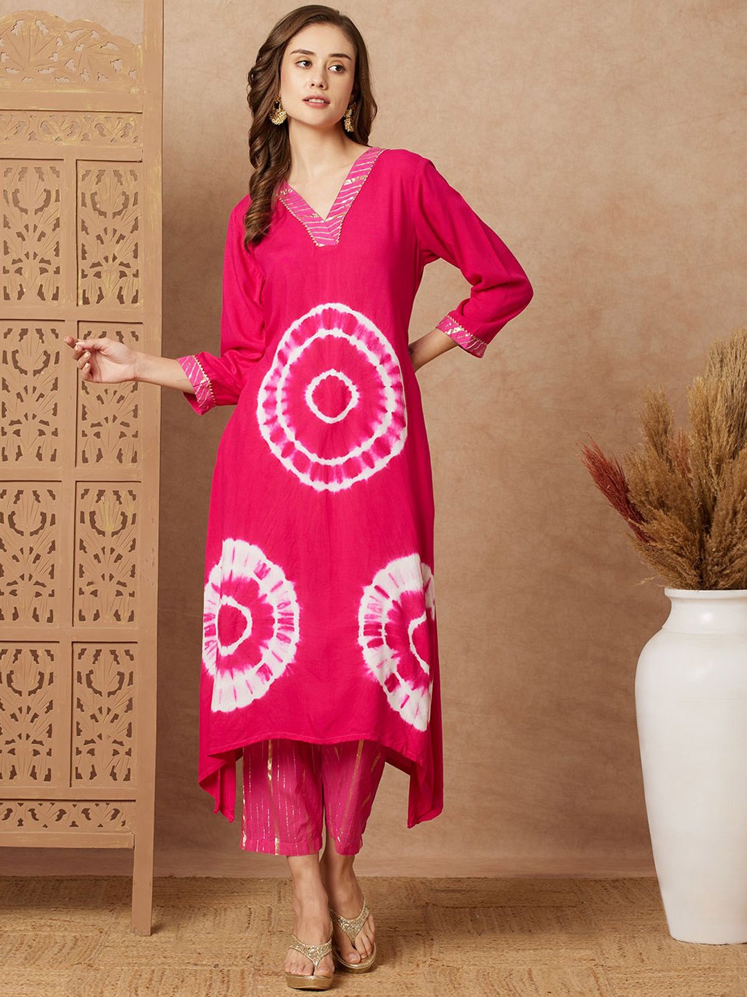 

FASHOR Women Dyed Regular Sequinned Kurta with Trousers, Pink