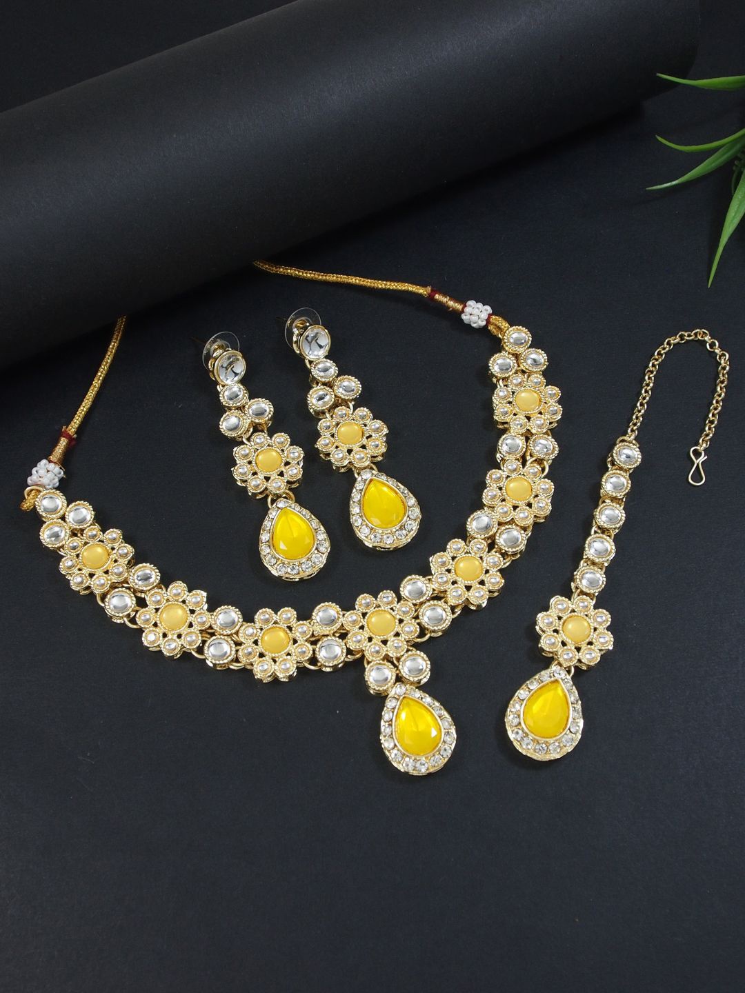 

I Jewels Gold Plated Kundan Studded Floral Design Jewellery Set