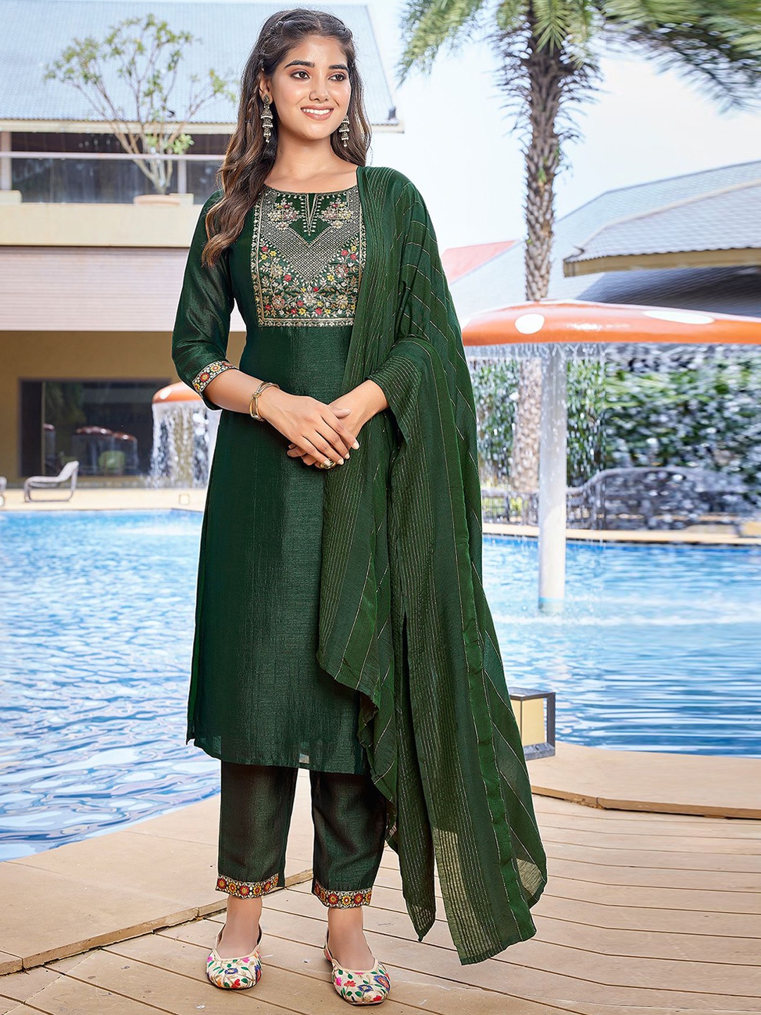 

HERE&NOW Women Regular Kurta with Trousers & With Dupatta, Green