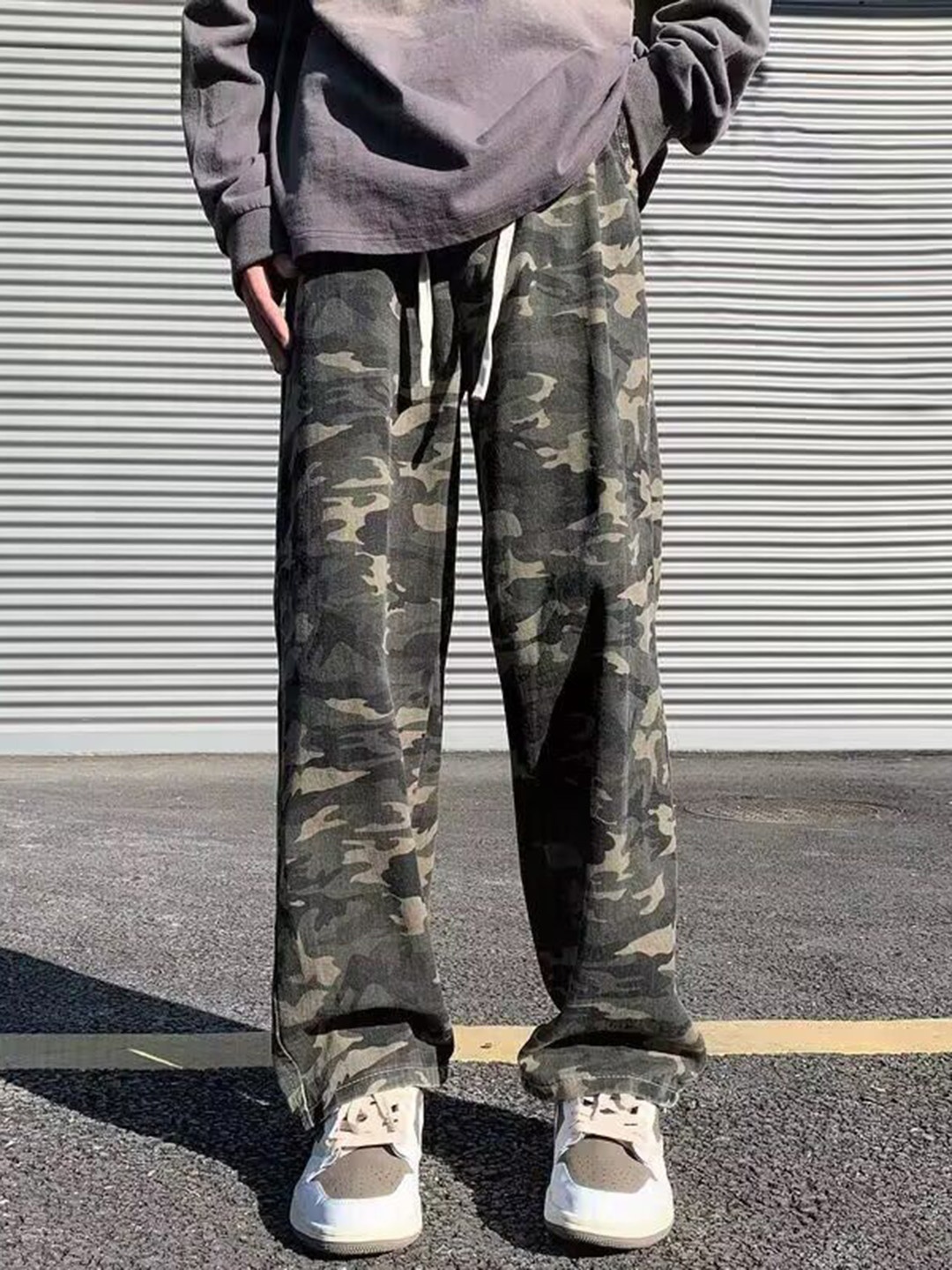 

StyleCast x Revolte Men Camouflage Printed Easy Wash Trousers, Green