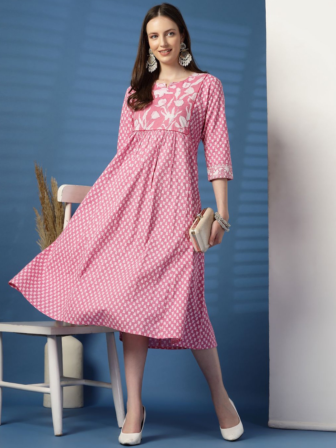 

Ramas Women Floral Printed Sequinned Kurta, Pink