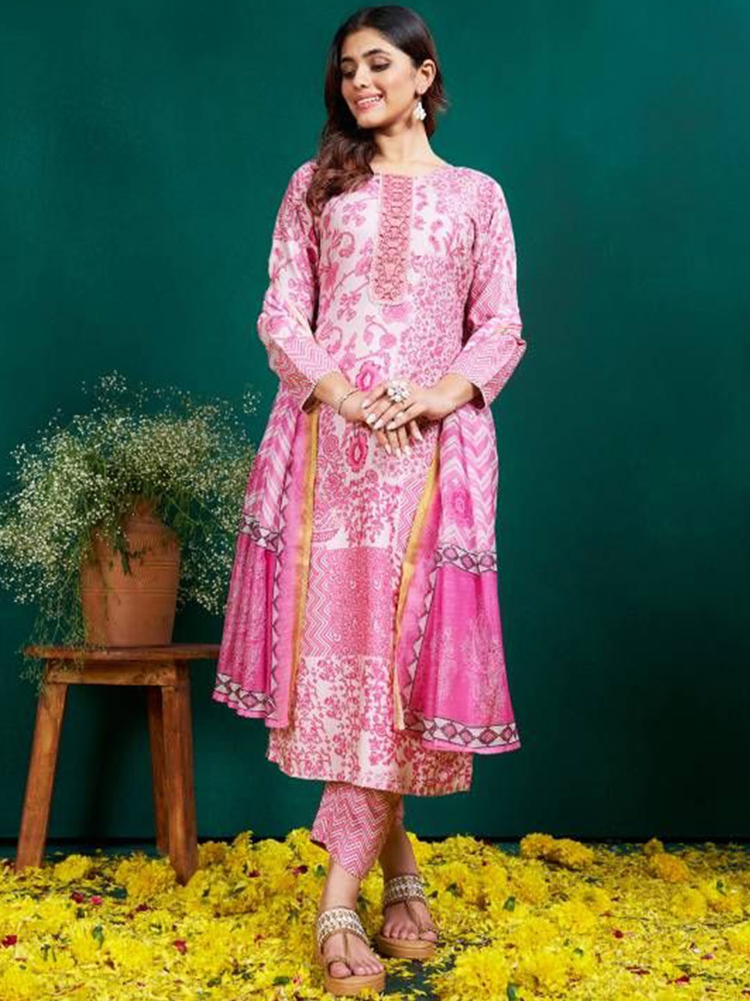 

HERE&NOW Women Floral Printed Regular Kurta with Trousers & With Dupatta, Pink
