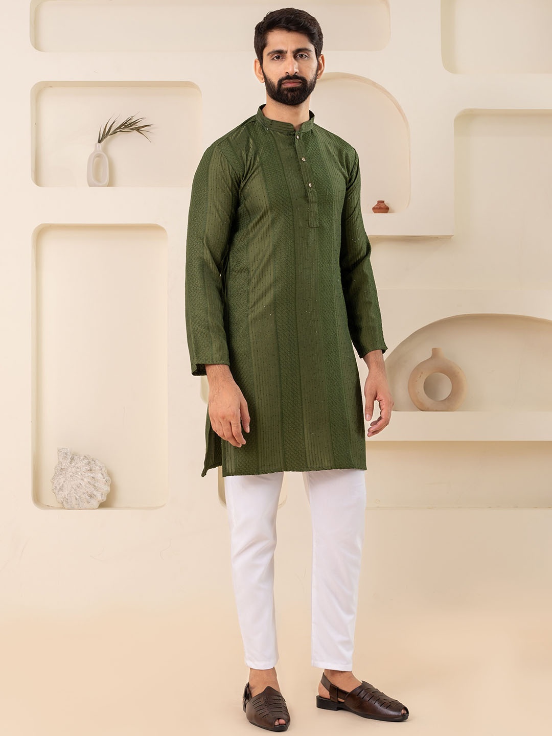 

Shiv Leela Men Embroidered Sequinned Kurta, Green