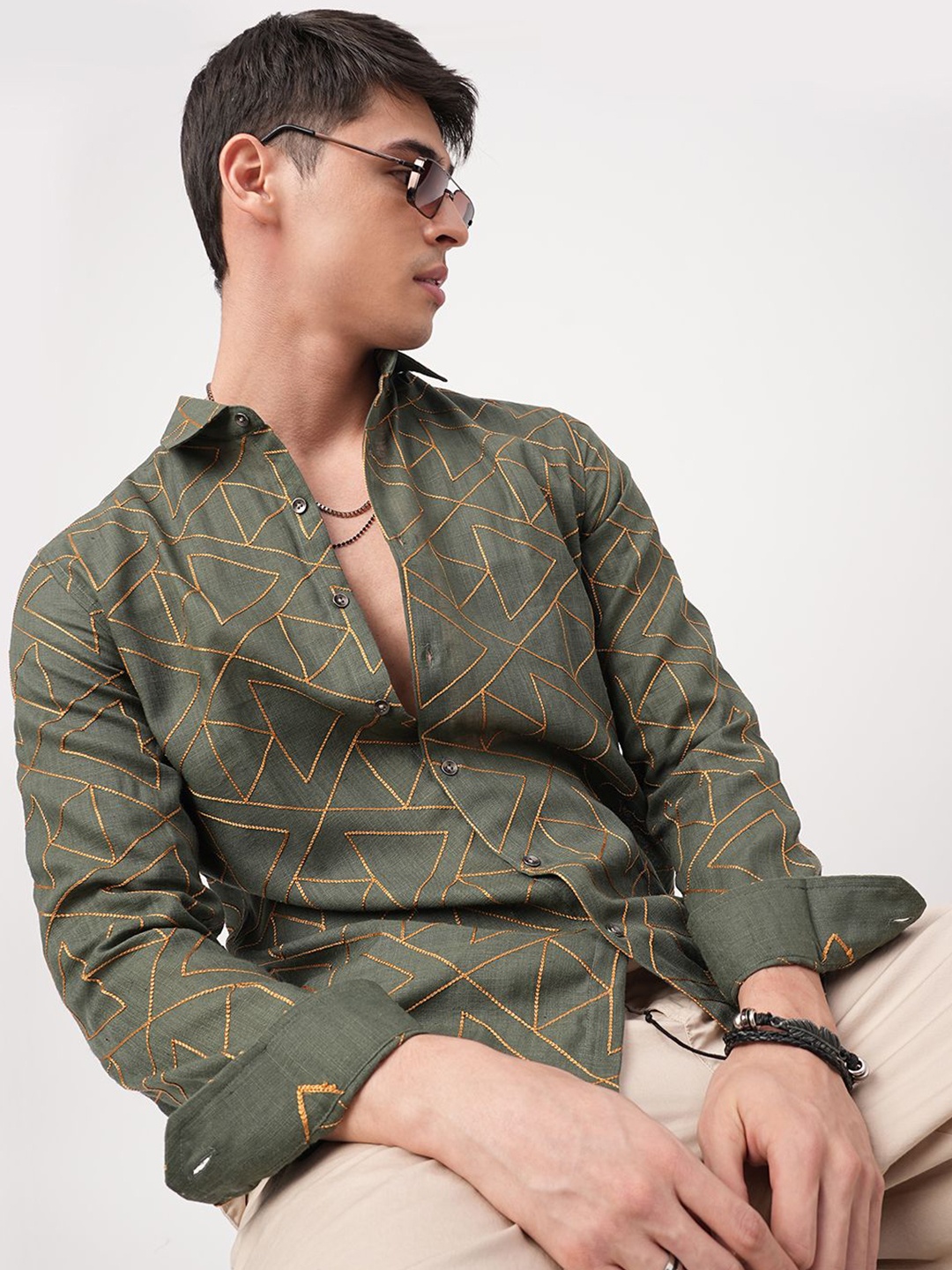 

VASTRADO Men Classic Slim Fit Floral Opaque Casual Shirt, Green