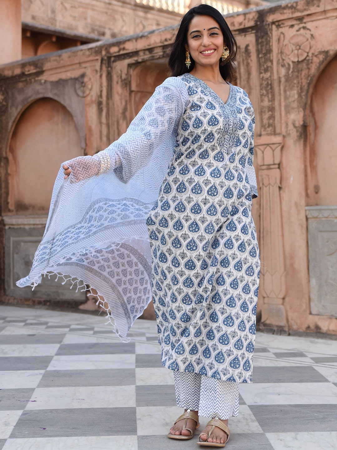 

Moda Rapido Women Ethnic Motifs Printed Regular Kurta with Trousers & With Dupatta, Blue