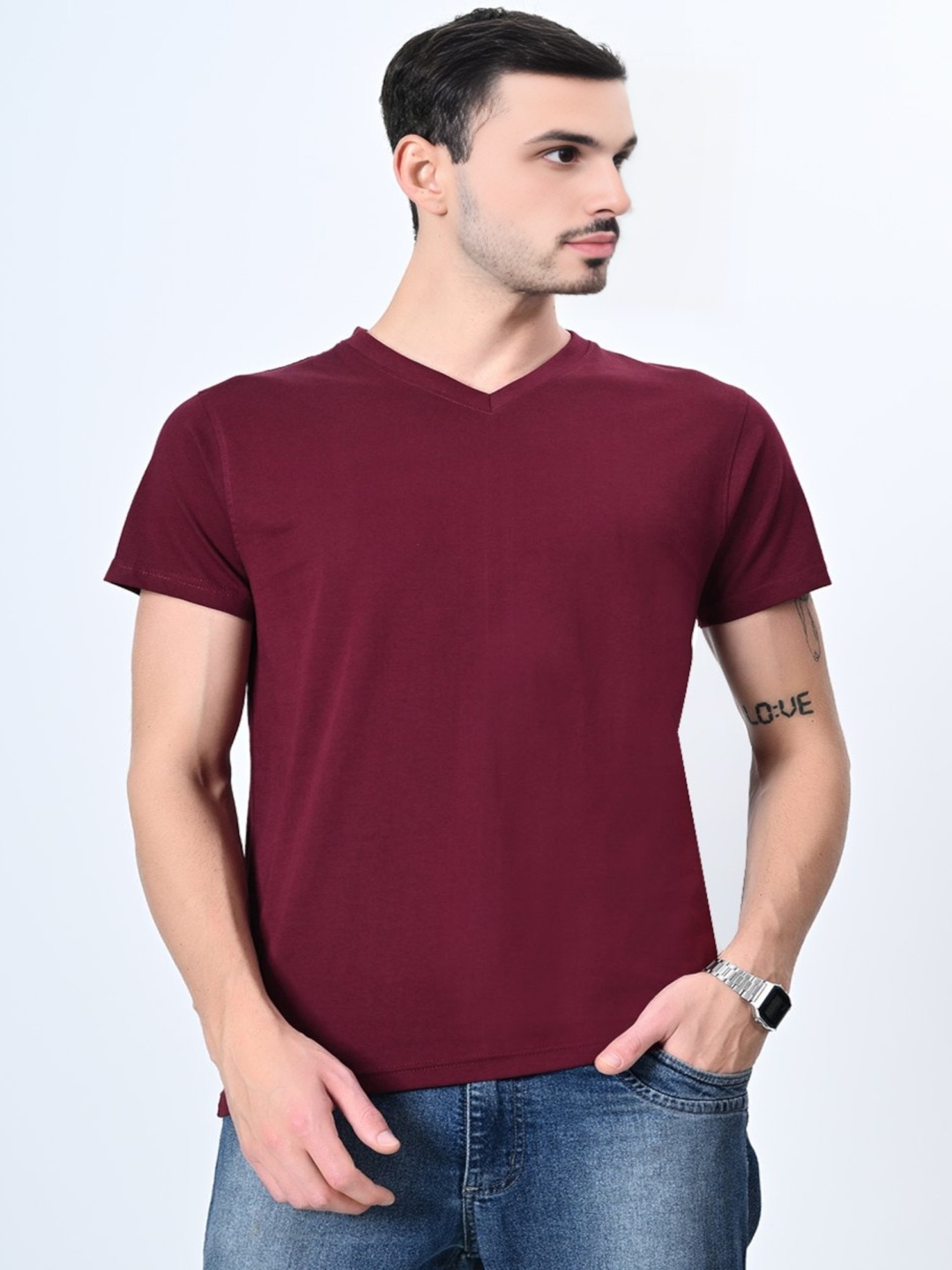 

Enciger Men V-Neck T-shirt, Maroon